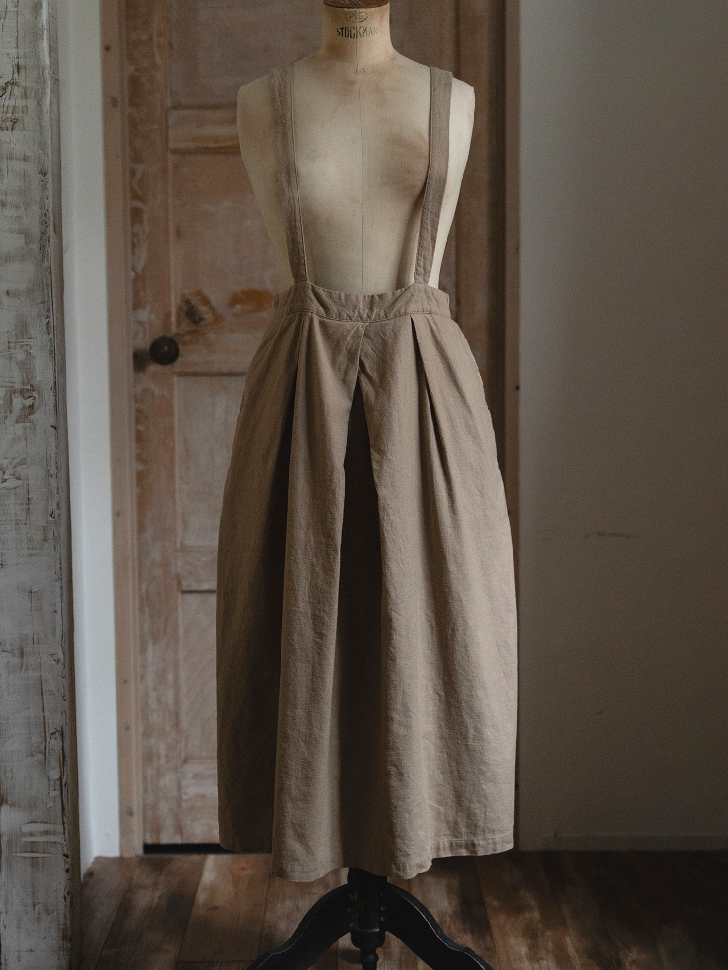 起毛リネン吊りスカート