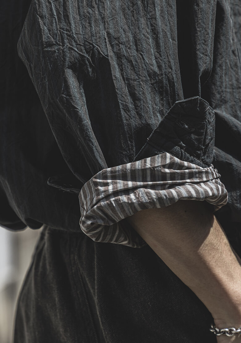 Wool Linen Mélange Stripe Easy Wide Pantsの着用画像