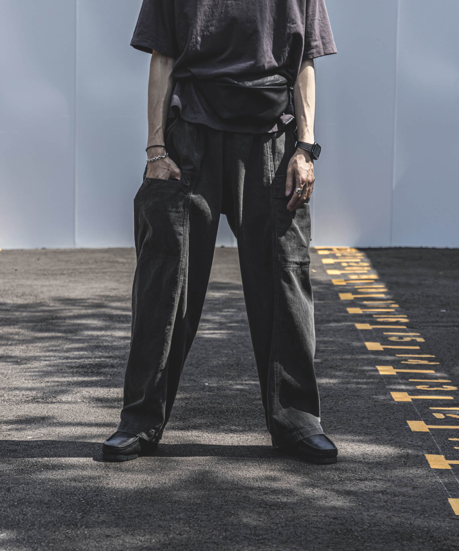 Wool Linen Mélange Stripe Easy Wide Pantsの着用画像