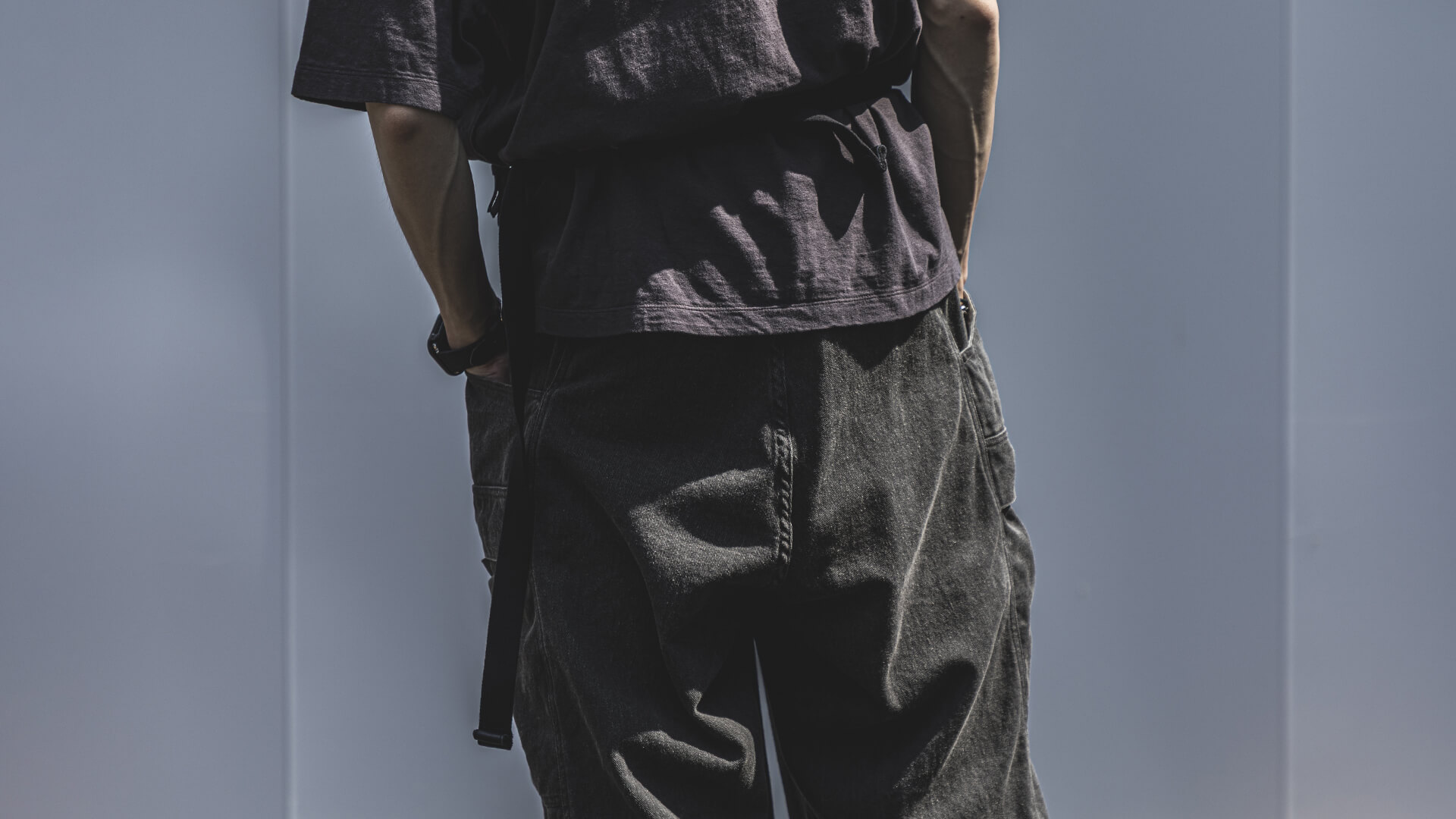 Wool Linen Mélange Stripe Easy Wide Pantsの着用画像