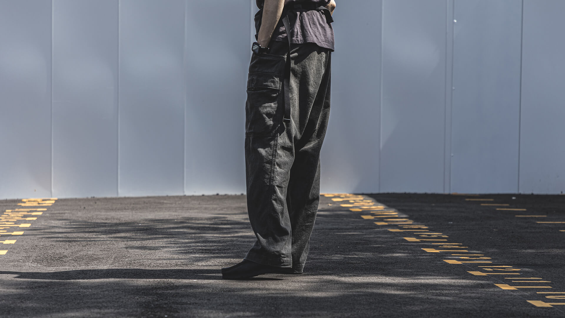 Wool Linen Mélange Stripe Easy Wide Pantsの着用画像