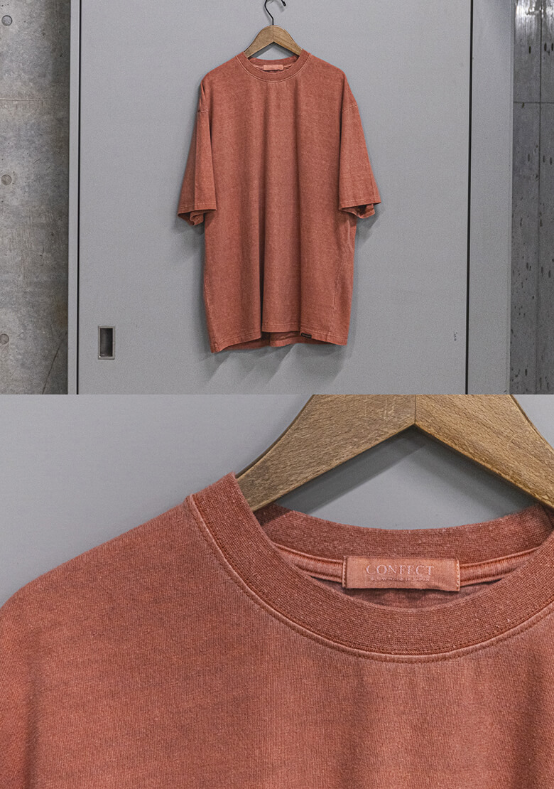 Tシャツのオーカー色