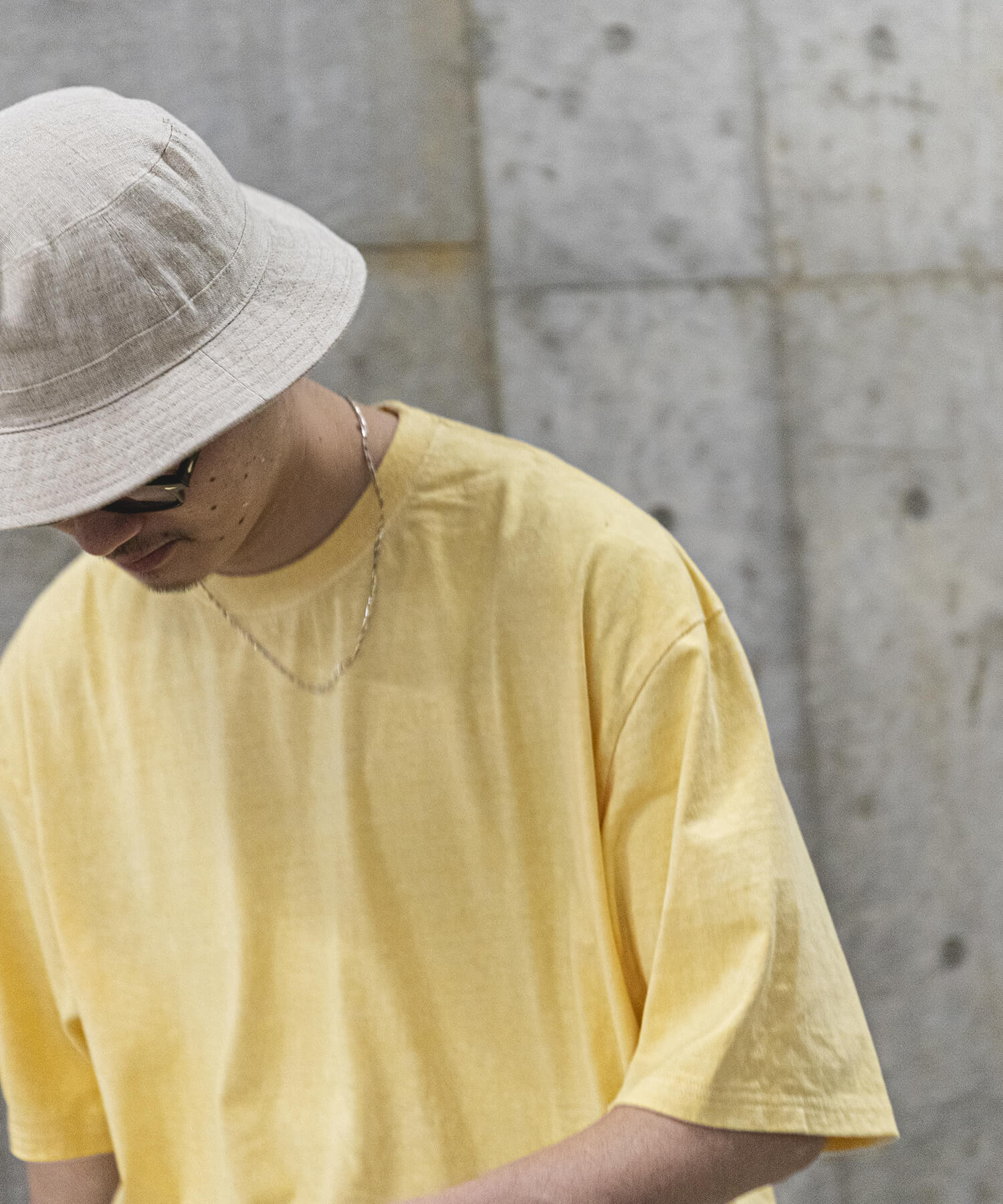 Tシャツのイエロー色の着用画像