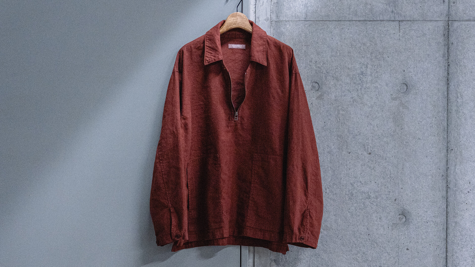 オーカー色の起毛ファブリック