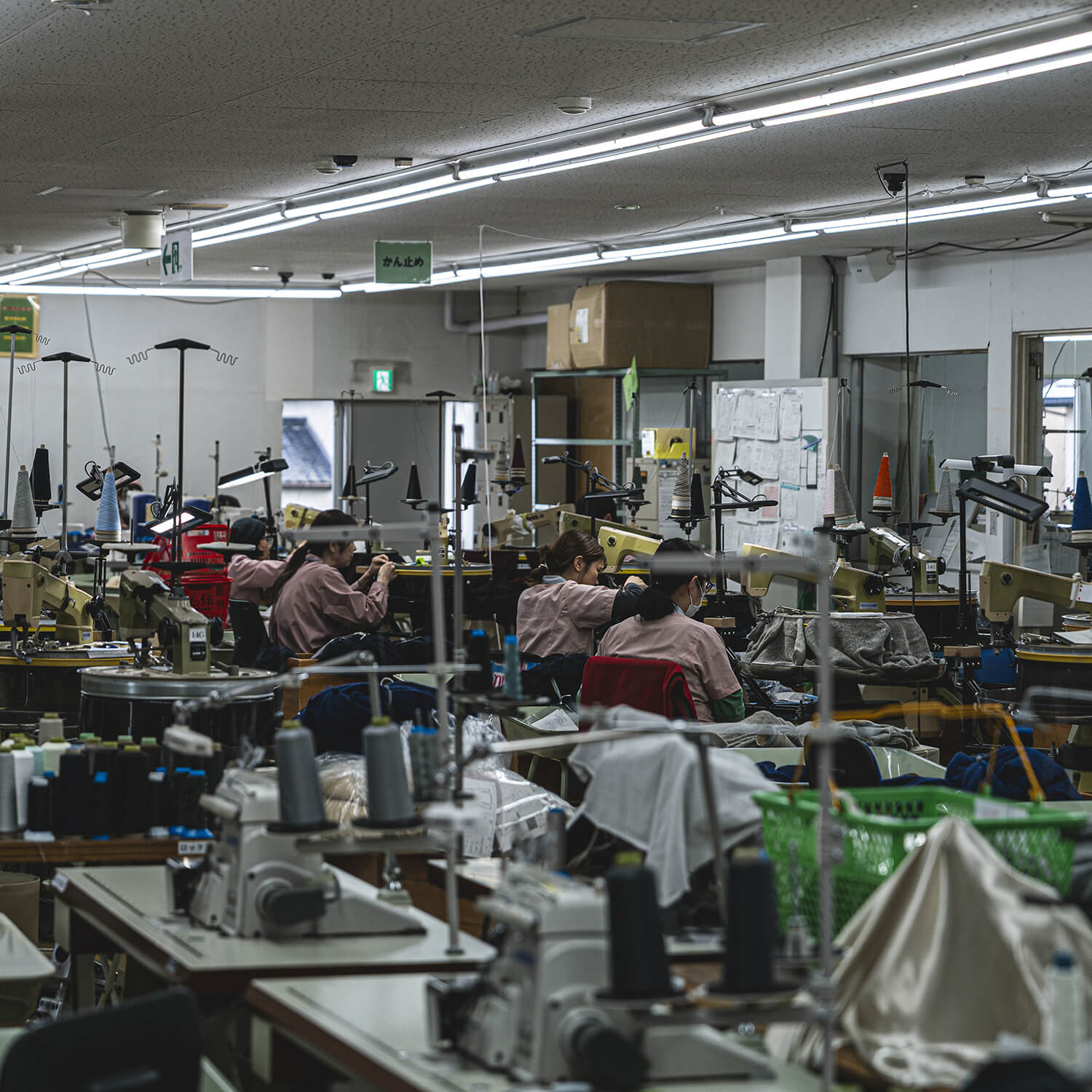 編立て工場内