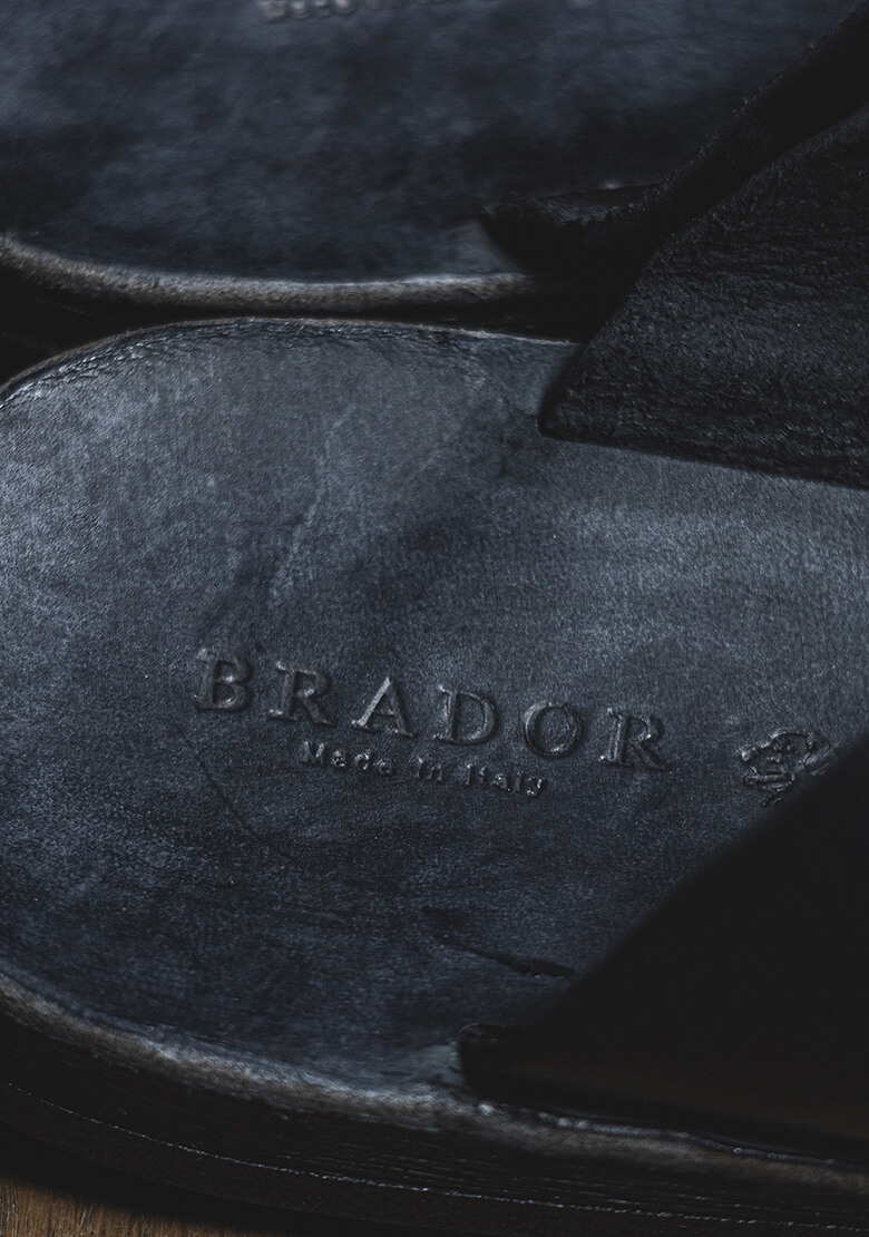 BRADORのレザーサンダル