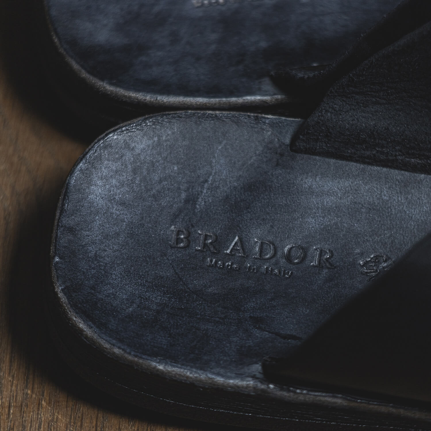 BRADORのレザーサンダル
