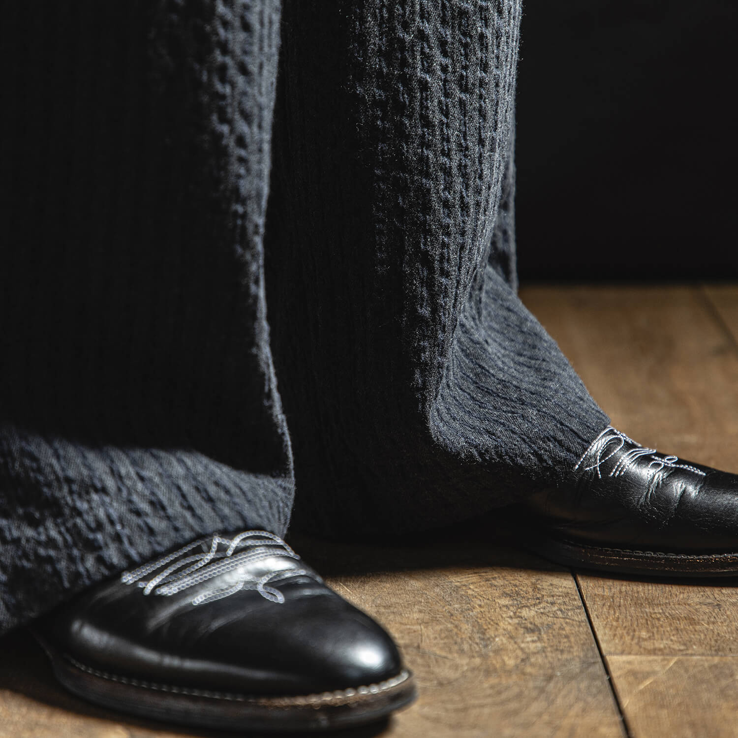 Wool Linen Mélange Stripe Easy Wide Pantsの着用画像