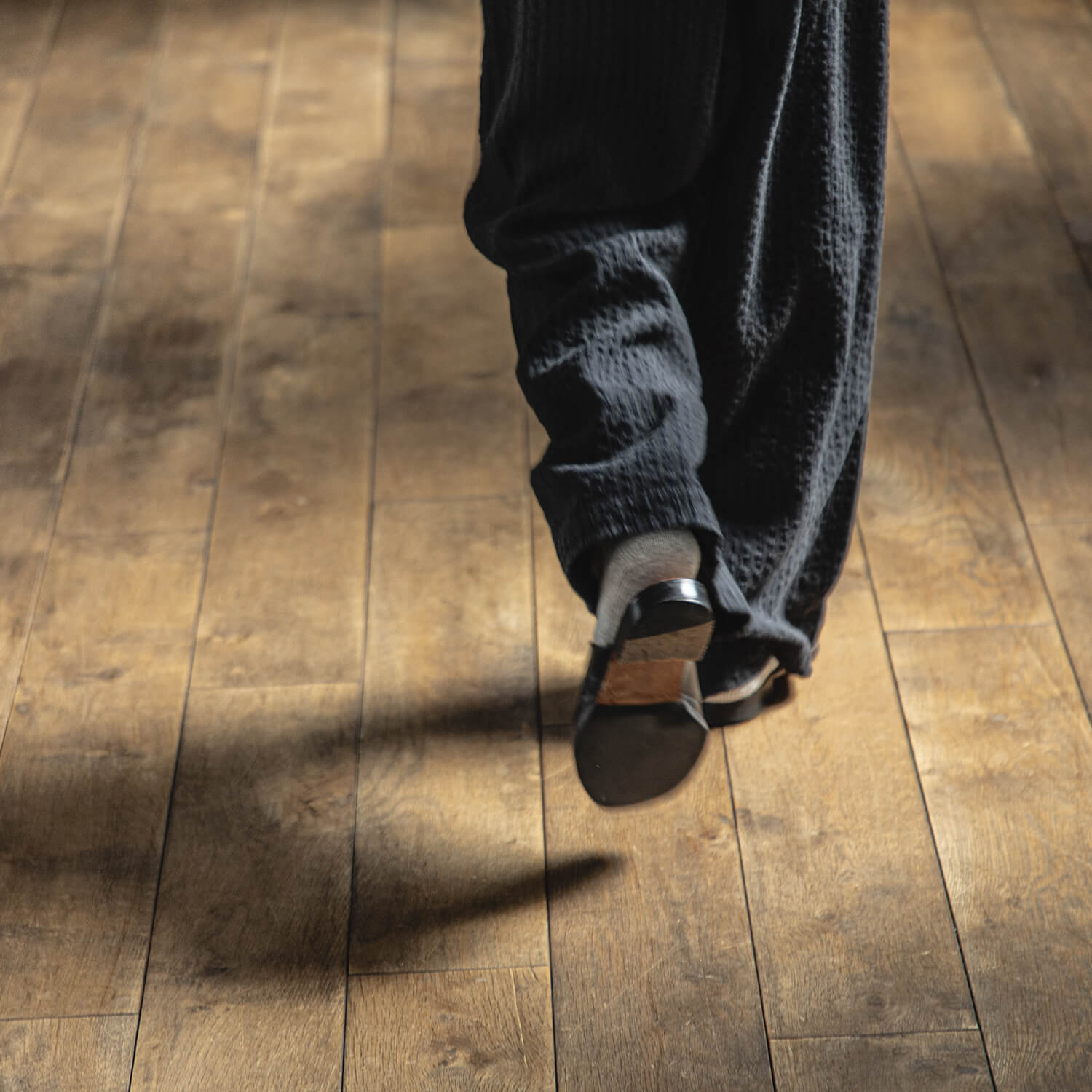Wool Linen Mélange Stripe Easy Wide Pantsの着用画像