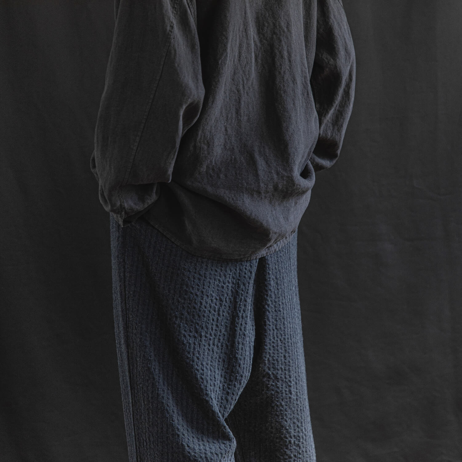 Wool Linen Mélange Stripe Easy Wide Pantsの着用画像