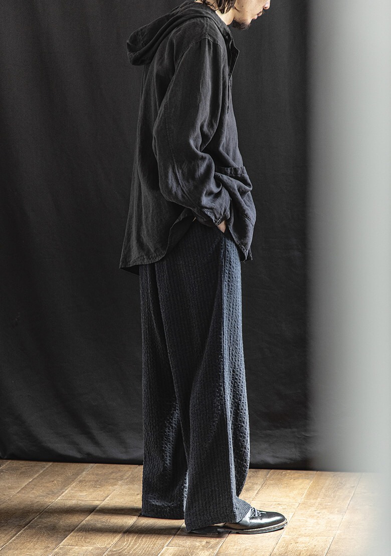Wool Linen Mélange Stripe Easy Wide Pantsの着用画像