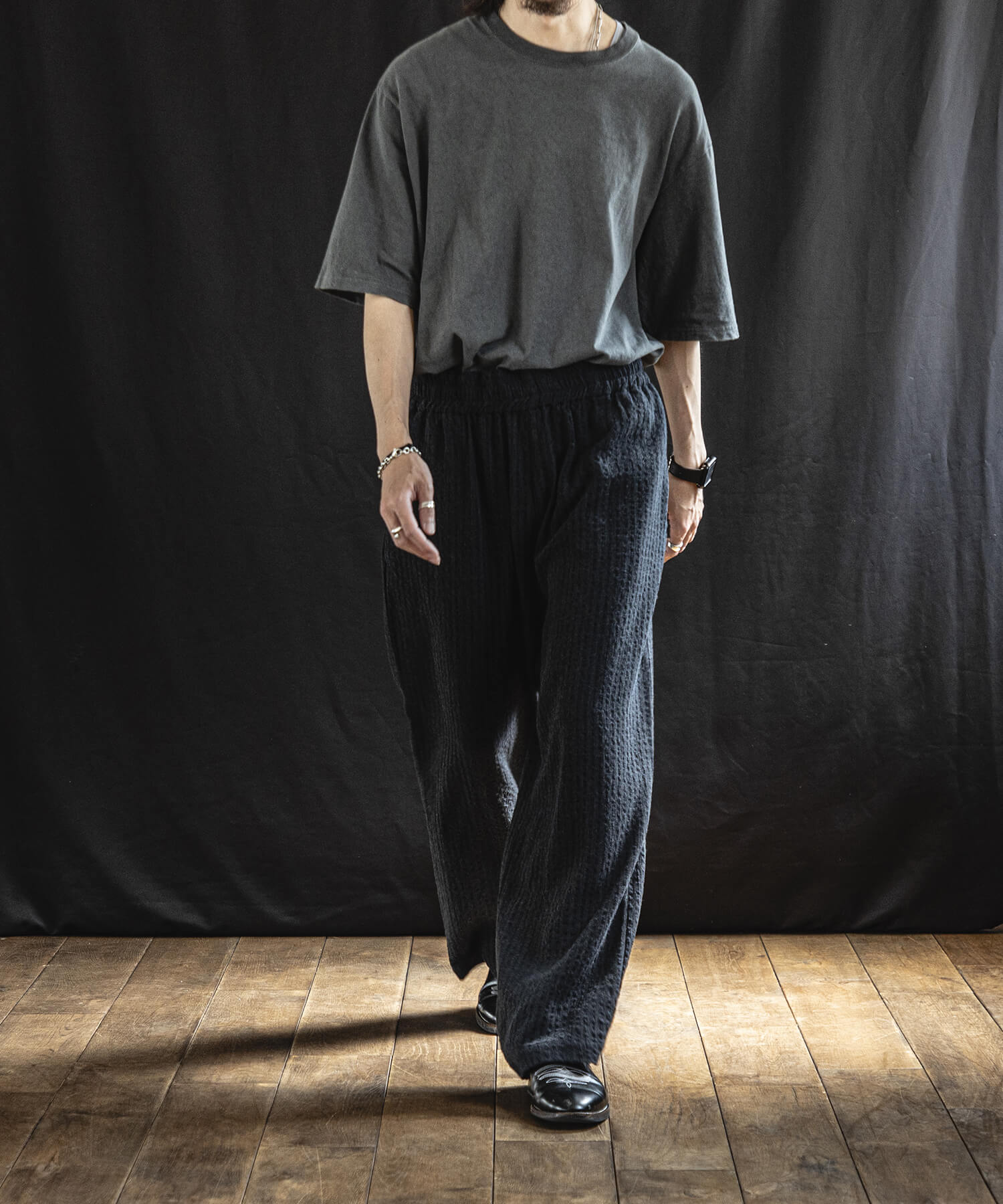 Wool Linen Mélange Stripe Easy Wide Pantsの着用画像