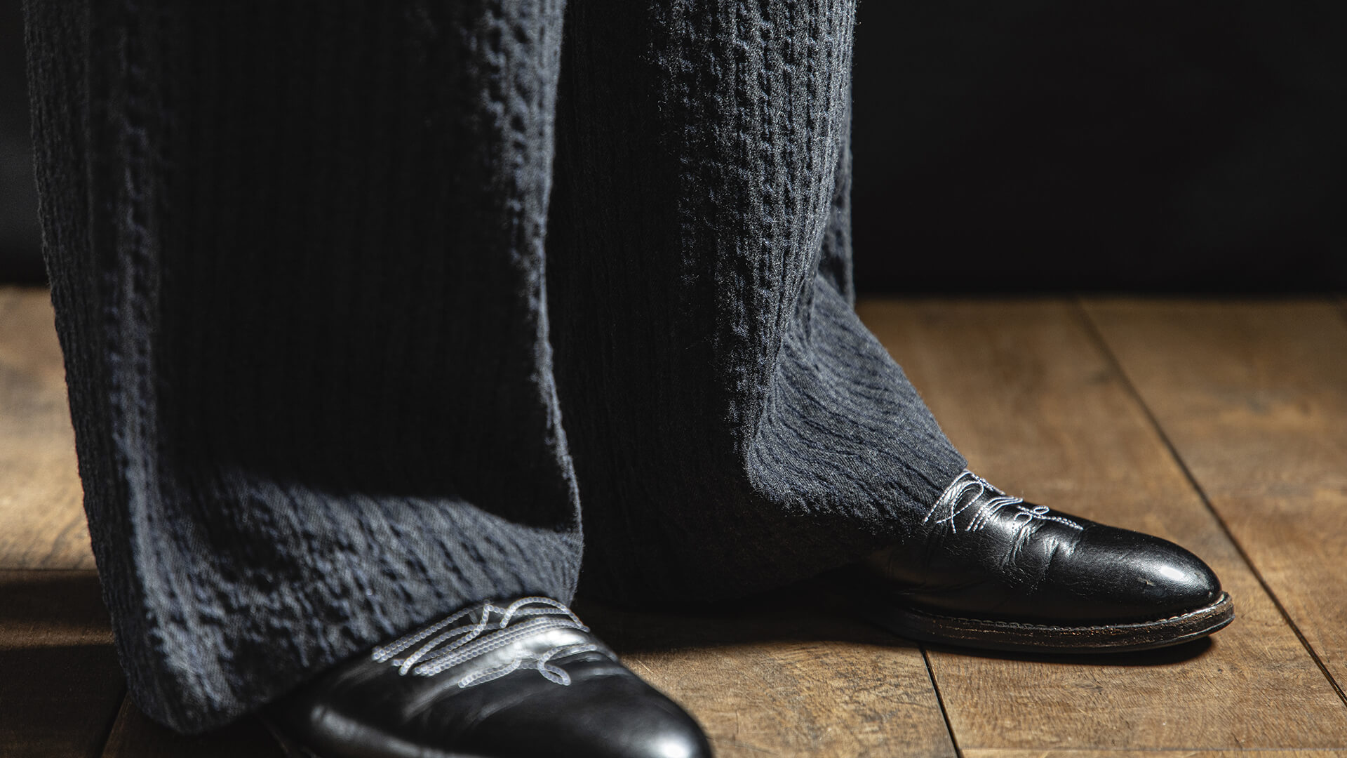 Wool Linen Mélange Stripe Easy Wide Pantsの着用画像
