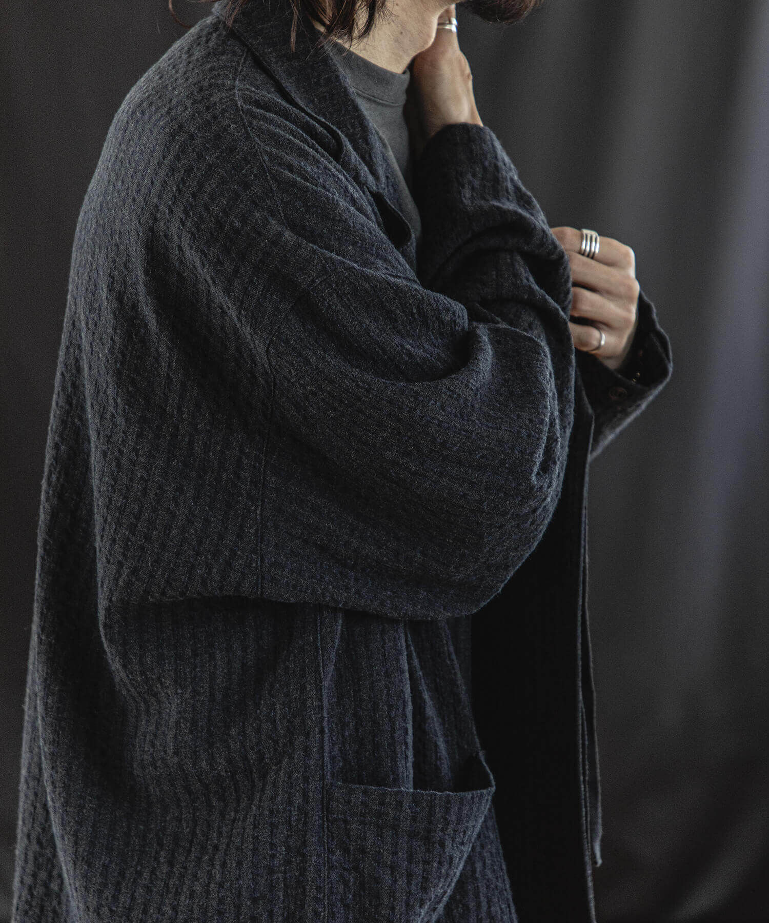 Wool Linen Mélange Stripe Easy Wide Pantsの着用画像