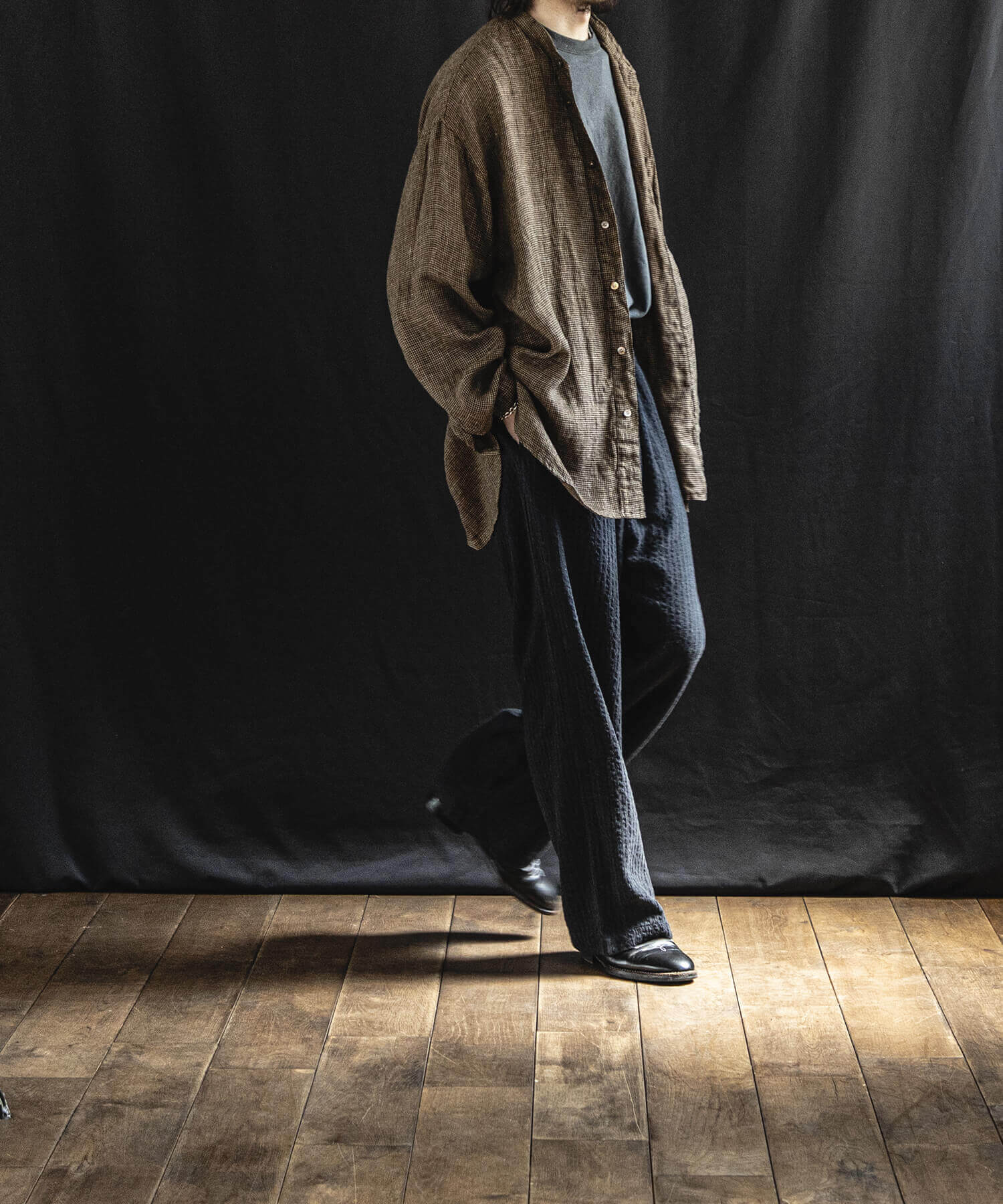 Wool Linen Mélange Stripe Easy Wide Pantsの着用画像