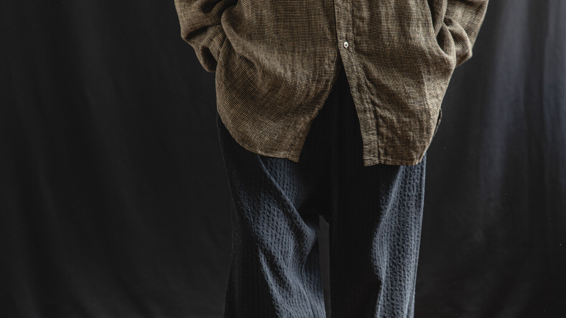Wool Linen Mélange Stripe Easy Wide Pantsの着用画像