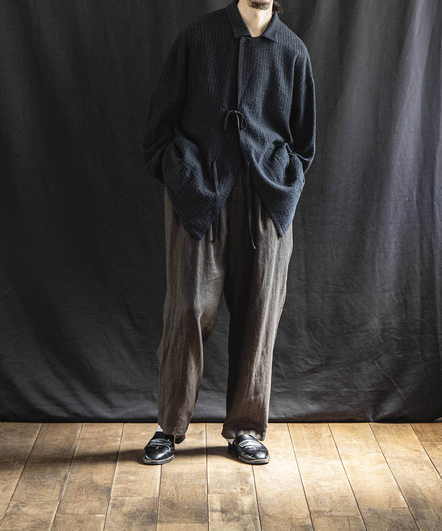 Wool Linen Mélange Stripe Easy Wide Pantsの着用画像