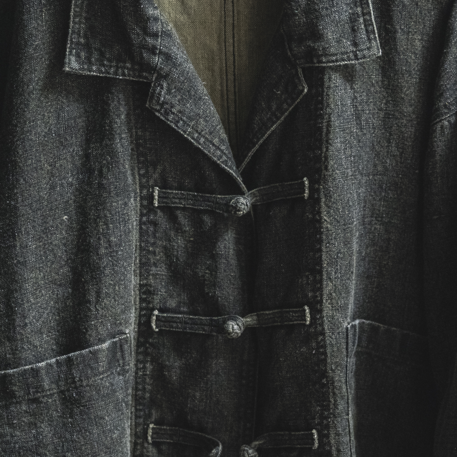 カラーリネン墨コーティングシャツ