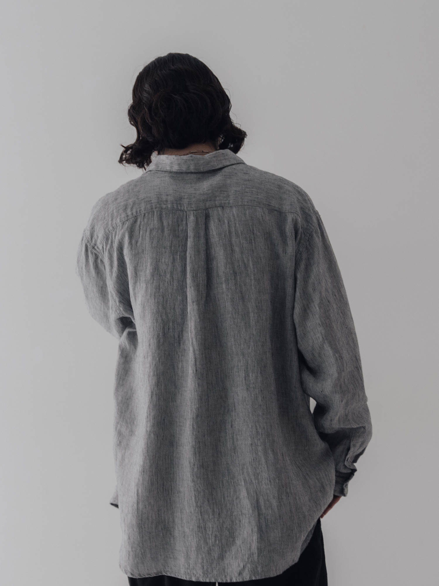 ヘアラインシャツ長袖の着用画像