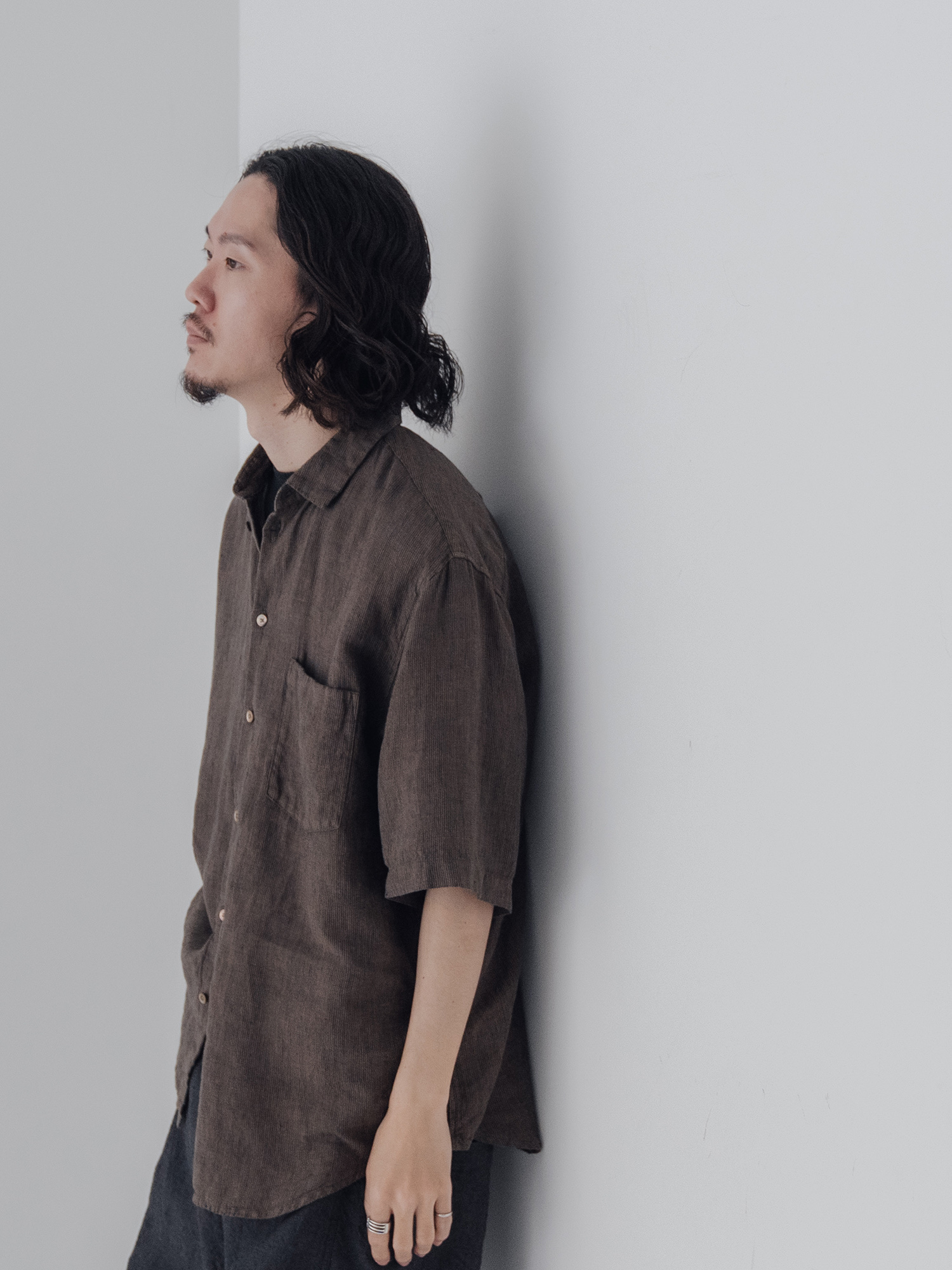 ヘアラインシャツ長袖の着用画像