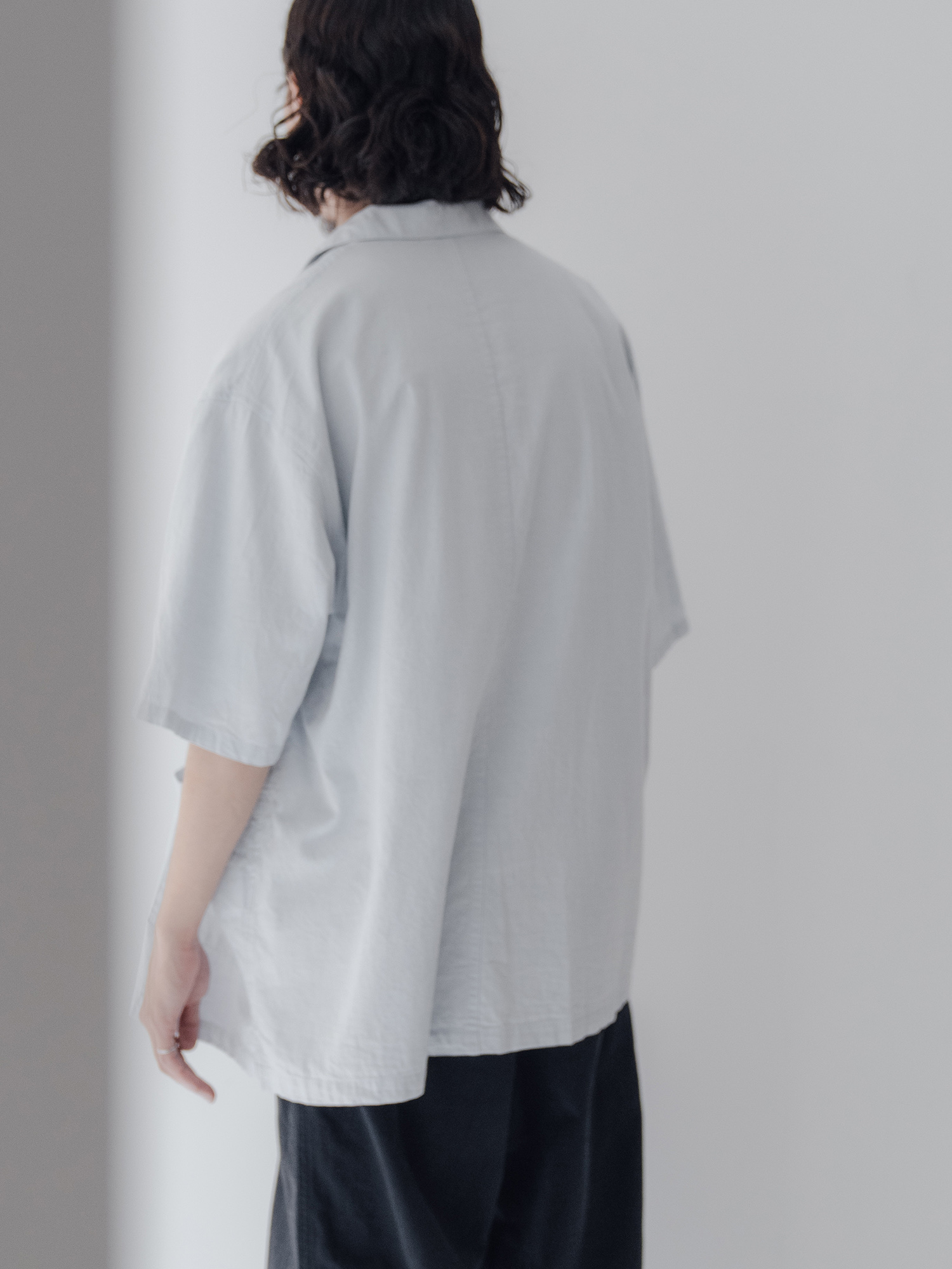ペールインディゴシャツ長袖の着用画像